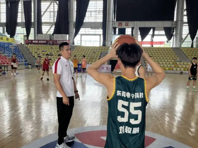 职业篮球教练如何制定有效的赛制训练计划?_2